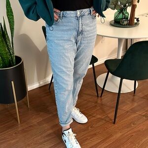 Dynamite Claudia Mom Jeans Sz 32